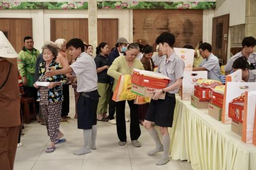 BF6F5788-442C-4E2C-9A1D-EDC1374833CA 1 105 c